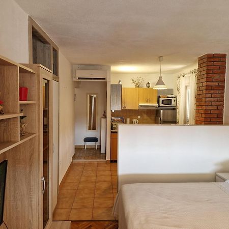 Studio Apartment Riva Сумартин Екстериор снимка