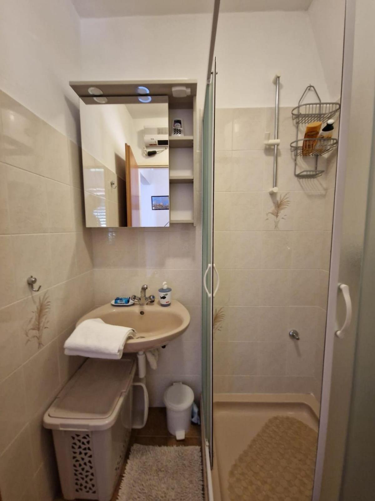 Studio Apartment Riva Сумартин Екстериор снимка